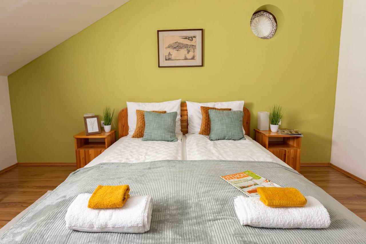 Berkenye Vendeghaz Hotel Balatonfured Bagian luar foto