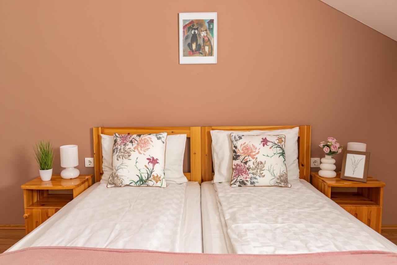 Berkenye Vendeghaz Hotel Balatonfured Bagian luar foto