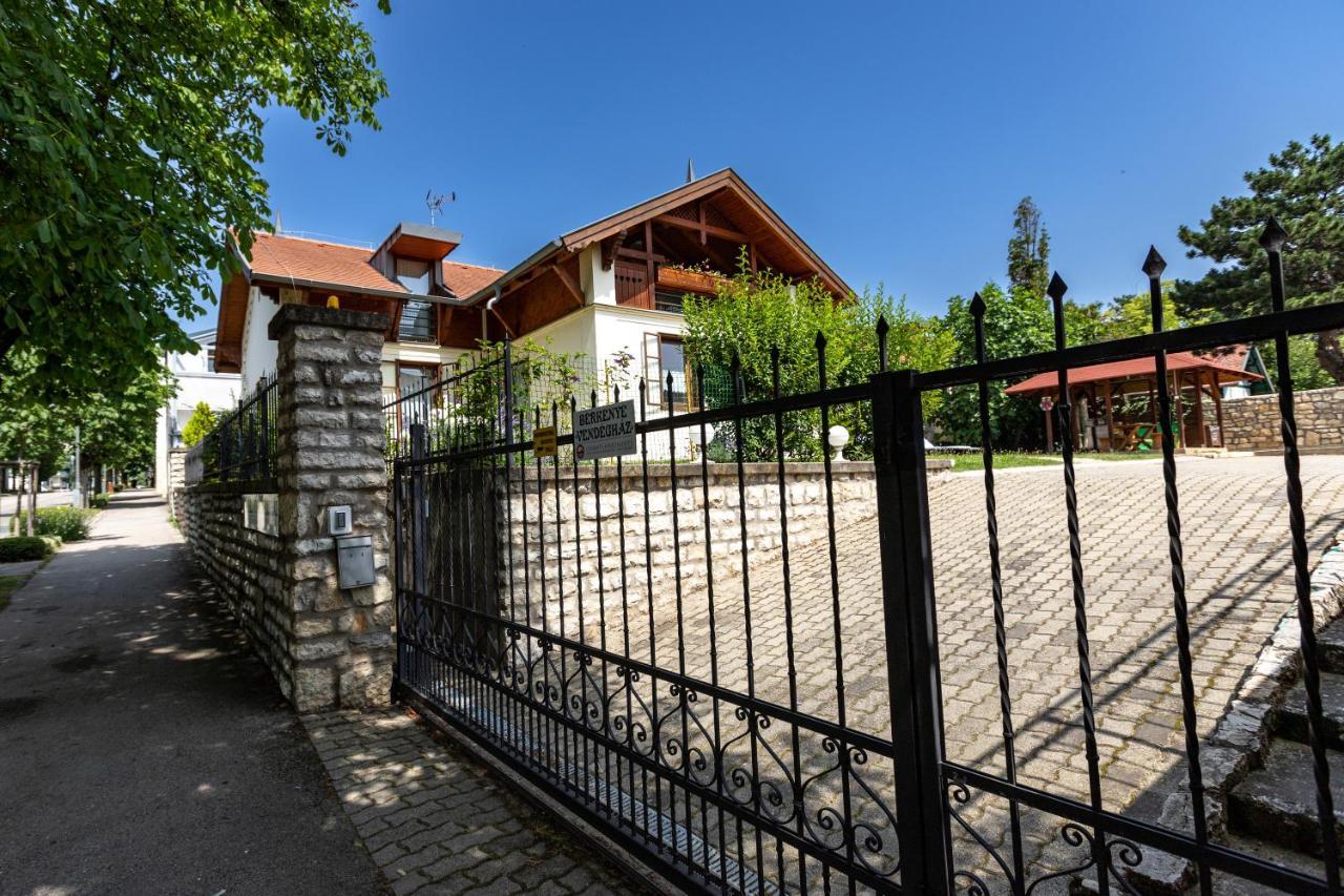 Berkenye Vendeghaz Hotel Balatonfured Bagian luar foto