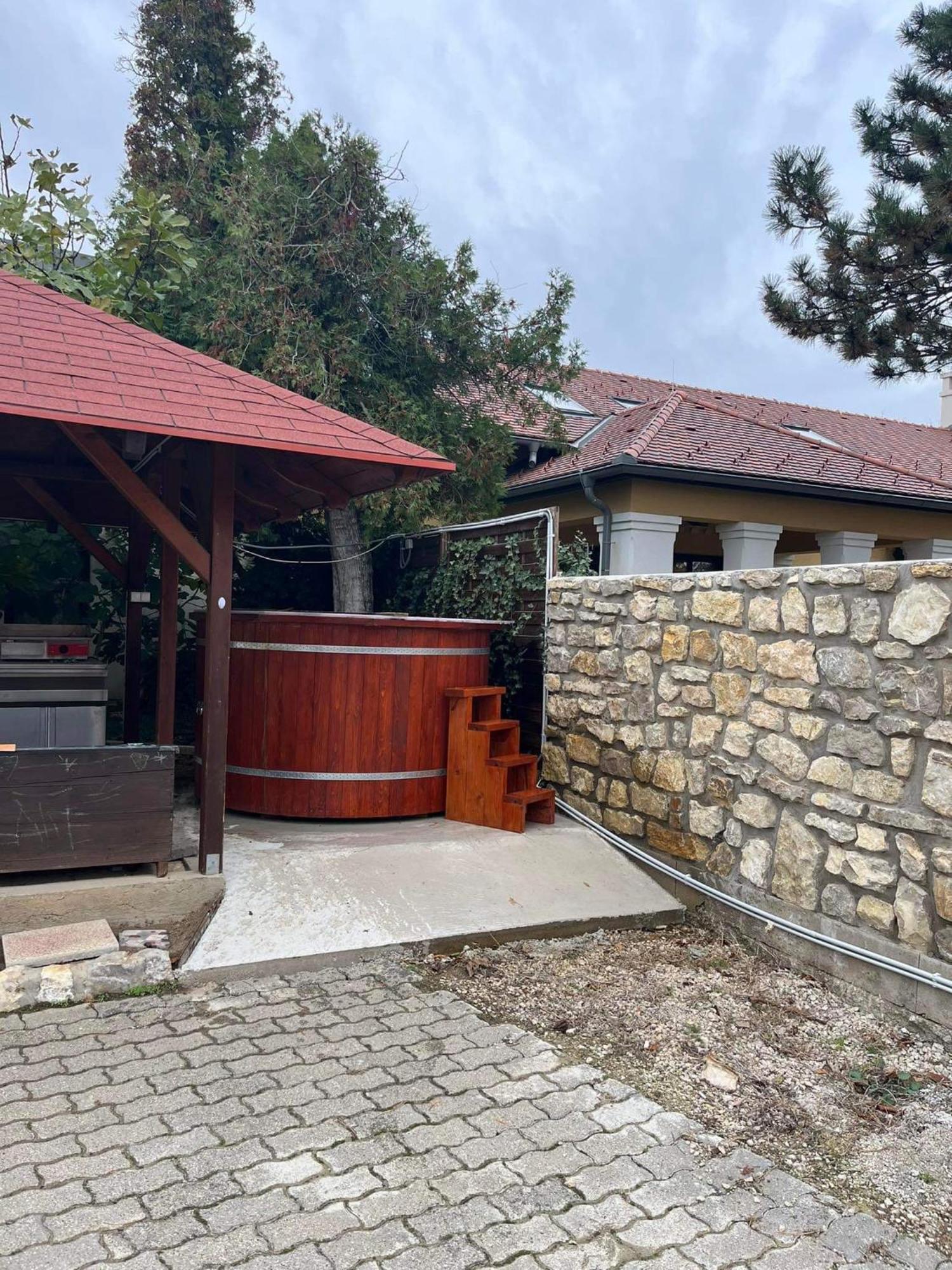 Berkenye Vendeghaz Hotel Balatonfured Bagian luar foto