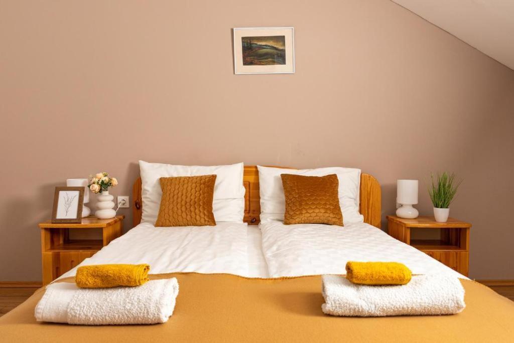 Berkenye Vendeghaz Hotel Balatonfured Bagian luar foto