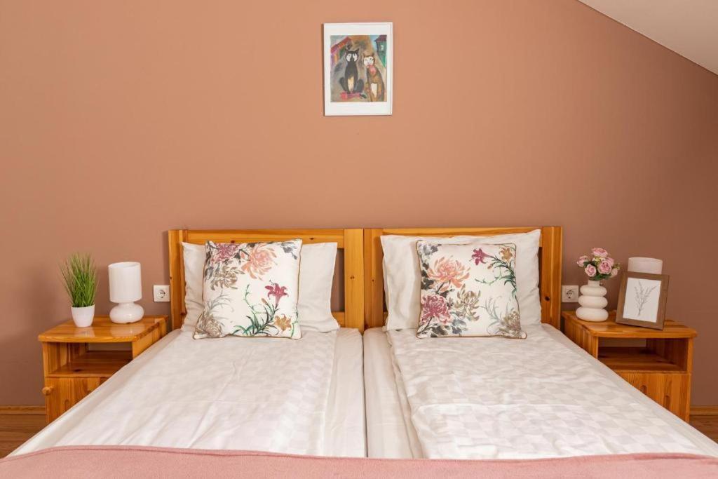 Berkenye Vendeghaz Hotel Balatonfured Bagian luar foto