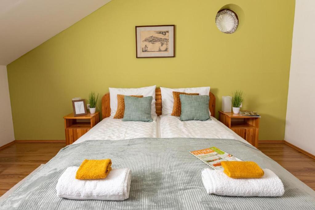 Berkenye Vendeghaz Hotel Balatonfured Bagian luar foto