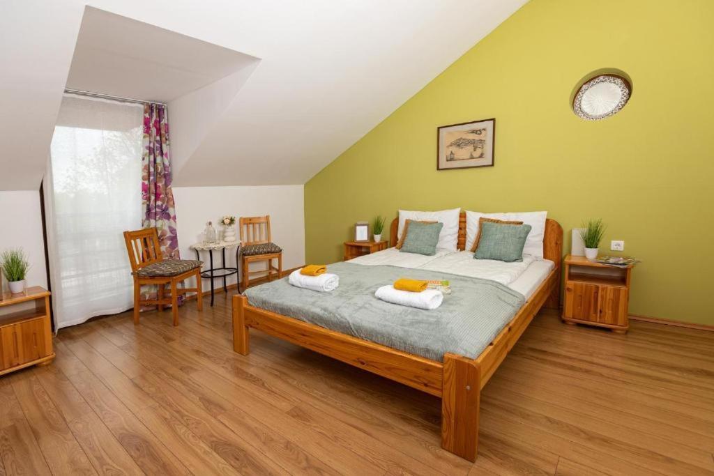Berkenye Vendeghaz Hotel Balatonfured Bagian luar foto