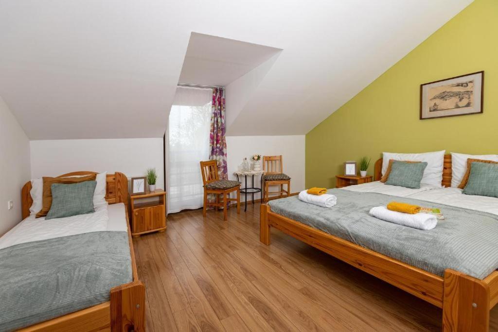 Berkenye Vendeghaz Hotel Balatonfured Bagian luar foto