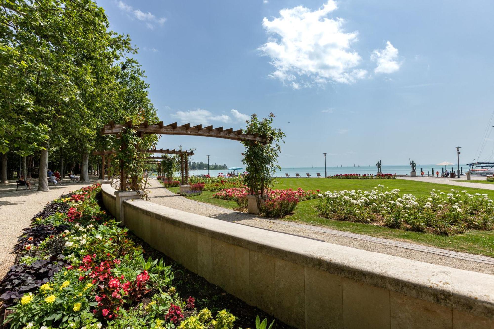 Berkenye Vendeghaz Hotel Balatonfured Bagian luar foto